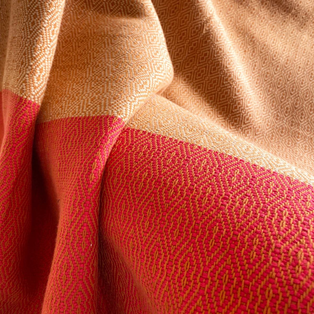 The Saffron Throw | 100% pure cotton | The Saffron Throw | 100% pure cotton | High Quality Handwoven I Sustainable I Kaikô